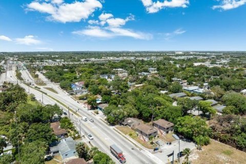 Снять в аренду виллу или дом в Форт-Лодердейл, Флорида 2 спальни, 139.54м2, № 1929419 - фото 11