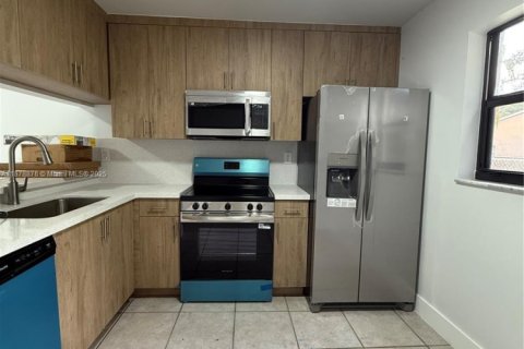 Снять в аренду виллу или дом в Форт-Лодердейл, Флорида 2 спальни, 139.54м2, № 1929419 - фото 2