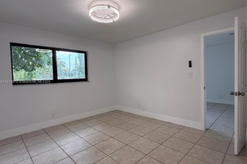 Снять в аренду виллу или дом в Форт-Лодердейл, Флорида 2 спальни, 139.54м2, № 1929419 - фото 6