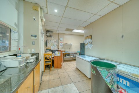 Immobilier commercial à vendre à Miami, Floride № 1700009 - photo 14
