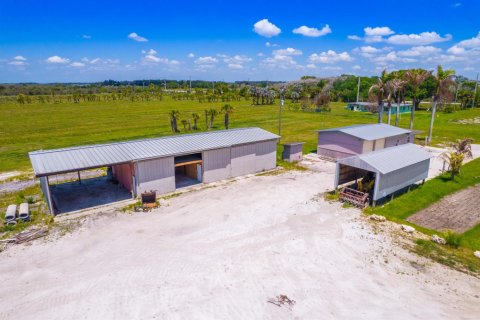 Immobilier commercial à St. Lucie, Floride № 2245226