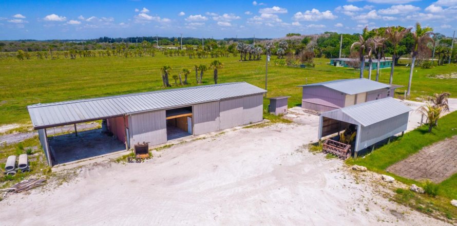 Immobilier commercial à St. Lucie, Floride № 2245226