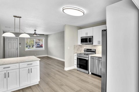 Touwnhouse à louer à Boca Raton, Floride: 2 chambres, 113.43 m2 № 2174361 - photo 7