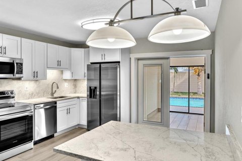 Touwnhouse à louer à Boca Raton, Floride: 2 chambres, 113.43 m2 № 2174361 - photo 5