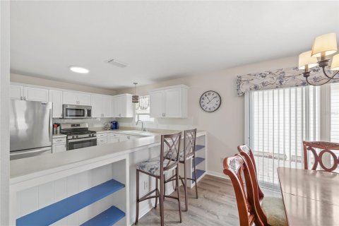 Купить виллу или дом в Те-Виллиджис, Флорида 8 комнат, 123.75м2, № 2203455 - фото 10
