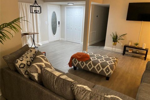 Casa en alquiler en Orlando, Florida, 3 dormitorios, 129.32 m2 № 1916908 - foto 2