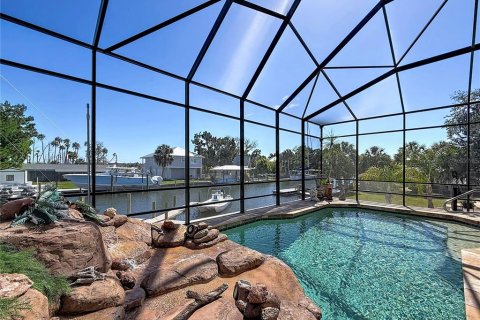 House in Crystal River, Florida 3 bedrooms, 246.75 sq.m. № 2098740