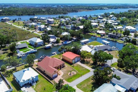 House in Crystal River, Florida 3 bedrooms, 246.75 sq.m. № 2098740 - photo 6