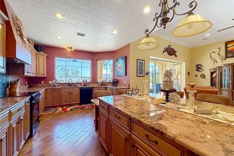 House in Crystal River, Florida 3 bedrooms, 246.75 sq.m. № 2098740 - photo 18