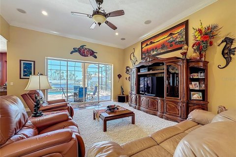 House in Crystal River, Florida 3 bedrooms, 246.75 sq.m. № 2098740 - photo 13