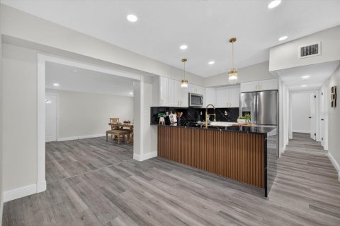 Casa en venta en Tampa, Florida, 4 dormitorios, 185.8 m2 № 1886956 - foto 13