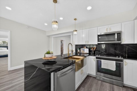 Casa en venta en Tampa, Florida, 4 dormitorios, 185.8 m2 № 1886956 - foto 11
