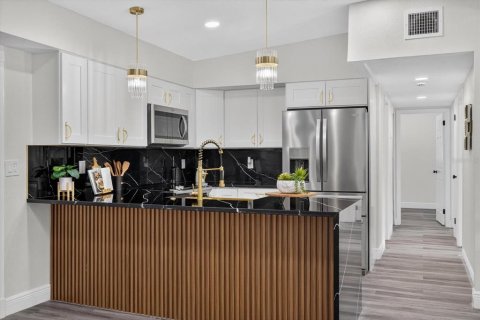 Casa en venta en Tampa, Florida, 4 dormitorios, 185.8 m2 № 1886956 - foto 9