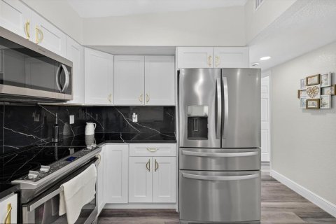 Casa en venta en Tampa, Florida, 4 dormitorios, 185.8 m2 № 1886956 - foto 12