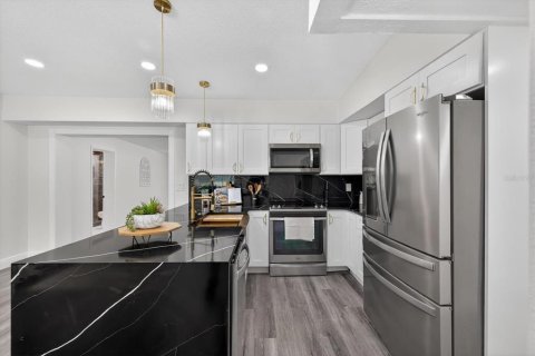 Casa en venta en Tampa, Florida, 4 dormitorios, 185.8 m2 № 1886956 - foto 10