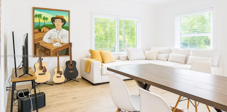 Villa ou maison à Miami, Floride 2 chambres, 102.19 m2 № 1867326