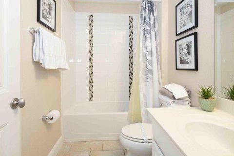 House in Davenport, Florida 6 bedrooms, 278.24 sq.m. № 1815302 - photo 28