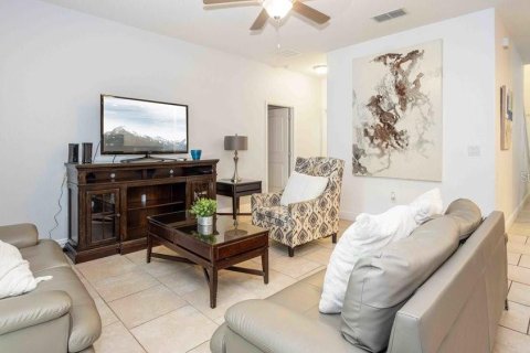 House in Davenport, Florida 6 bedrooms, 278.24 sq.m. № 1815302 - photo 8