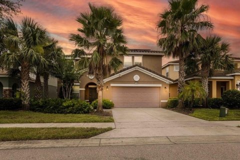 House in Davenport, Florida 6 bedrooms, 278.24 sq.m. № 1815302 - photo 1