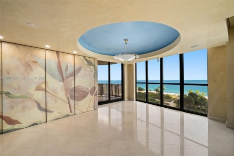 Condo in Bal Harbour, Florida, 2 bedrooms  № 2073660 - photo 5