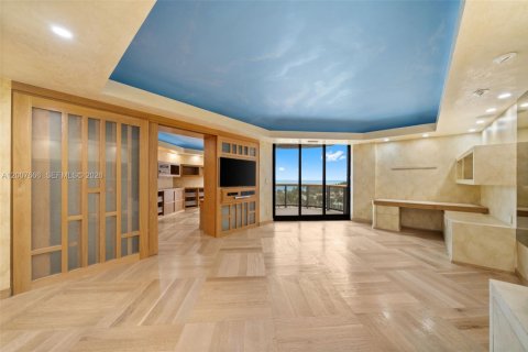 Condo in Bal Harbour, Florida, 2 bedrooms  № 2073660 - photo 16
