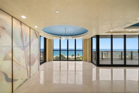 Condo in Bal Harbour, Florida, 2 bedrooms  № 2073660 - photo 3