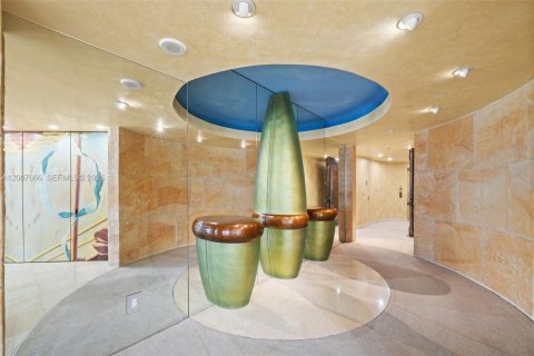 Condo in Bal Harbour, Florida, 2 bedrooms  № 2073660 - photo 26