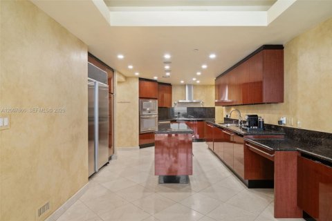Condo in Bal Harbour, Florida, 2 bedrooms  № 2073660 - photo 10