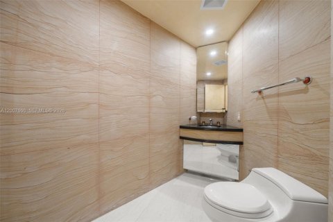 Condo in Bal Harbour, Florida, 2 bedrooms  № 2073660 - photo 24