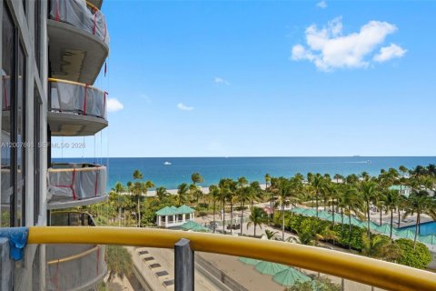 Condo in Bal Harbour, Florida, 2 bedrooms  № 2073660 - photo 17