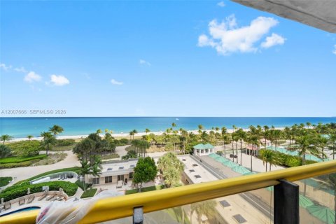 Condo in Bal Harbour, Florida, 2 bedrooms  № 2073660 - photo 12