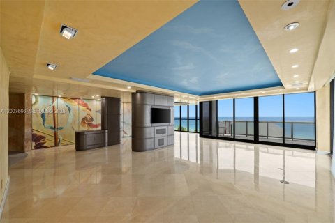 Condo in Bal Harbour, Florida, 2 bedrooms  № 2073660 - photo 2