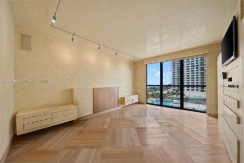 Condo in Bal Harbour, Florida, 2 bedrooms  № 2073660 - photo 22
