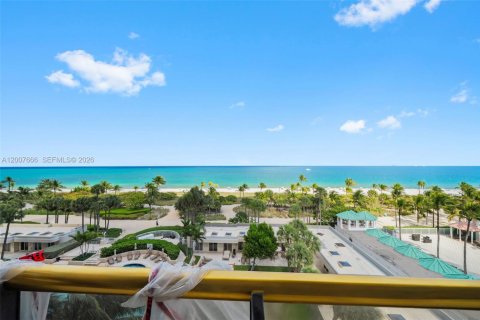 Condo in Bal Harbour, Florida, 2 bedrooms  № 2073660 - photo 8