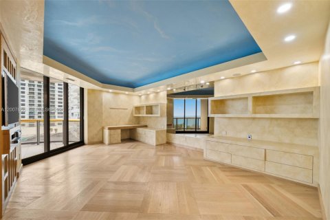 Condo in Bal Harbour, Florida, 2 bedrooms  № 2073660 - photo 15