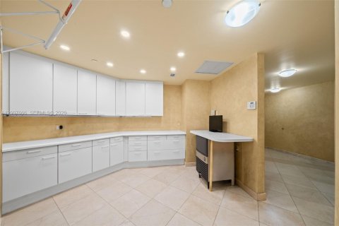 Condo in Bal Harbour, Florida, 2 bedrooms  № 2073660 - photo 27