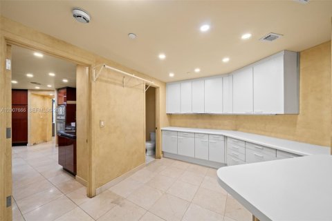 Condo in Bal Harbour, Florida, 2 bedrooms  № 2073660 - photo 28