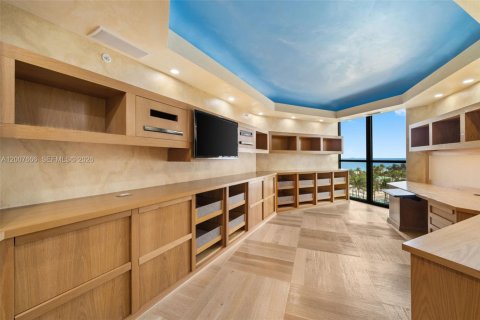 Condo in Bal Harbour, Florida, 2 bedrooms  № 2073660 - photo 18