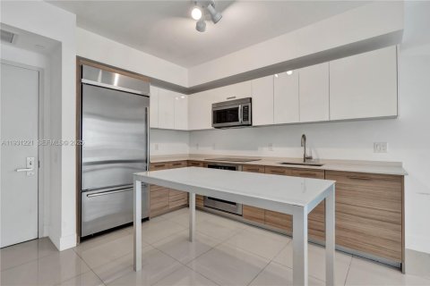 Condominio en venta en Miami, Florida, 1 dormitorio, 65.12 m2 № 1989971 - foto 2