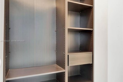 Condominio en venta en Miami, Florida, 1 dormitorio, 65.12 m2 № 1989971 - foto 11