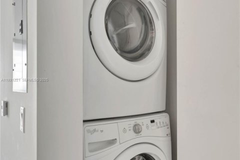 Condominio en venta en Miami, Florida, 1 dormitorio, 65.12 m2 № 1989971 - foto 17