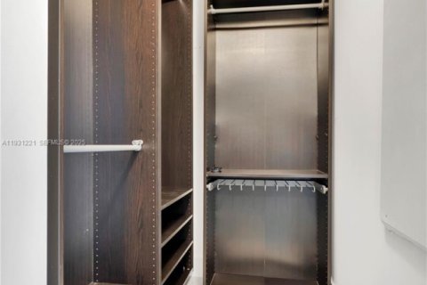 Condominio en venta en Miami, Florida, 1 dormitorio, 65.12 m2 № 1989971 - foto 12