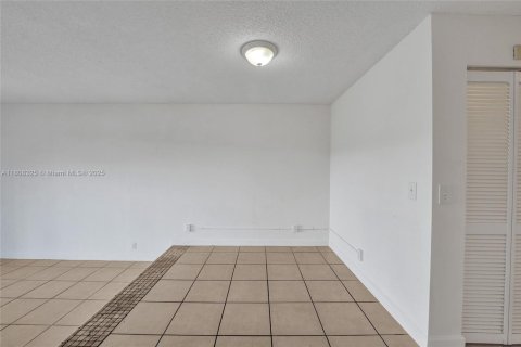 Купить таунхаус в Пемброк-Пайнс, Флорида 4 спальни, 150.13м2, № 1934595 - фото 17