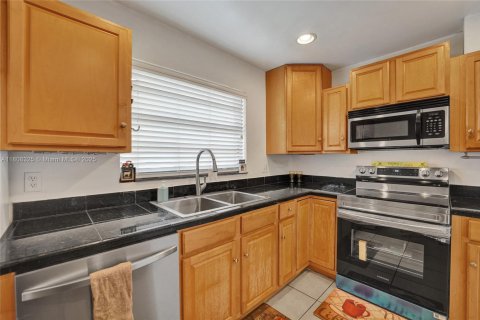 Купить таунхаус в Пемброк-Пайнс, Флорида 4 спальни, 150.13м2, № 1934595 - фото 24