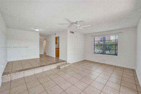 Купить таунхаус в Пемброк-Пайнс, Флорида 4 спальни, 150.13м2, № 1934595 - фото 28