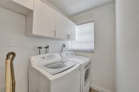 Купить таунхаус в Пемброк-Пайнс, Флорида 4 спальни, 150.13м2, № 1934595 - фото 10