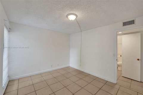 Купить таунхаус в Пемброк-Пайнс, Флорида 4 спальни, 150.13м2, № 1934595 - фото 12