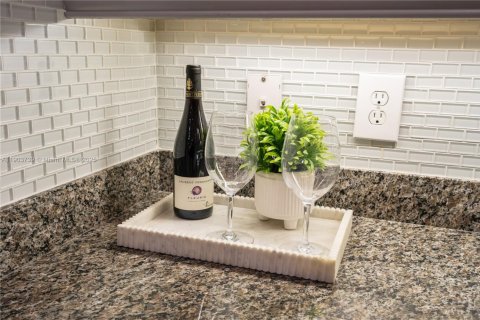 House in Davie, Florida 4 bedrooms, 362.32 sq.m. № 1955073 - photo 18