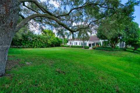 House in Davie, Florida 4 bedrooms, 362.32 sq.m. № 1955073 - photo 26