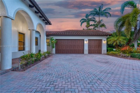 House in Davie, Florida 4 bedrooms, 362.32 sq.m. № 1955073 - photo 4